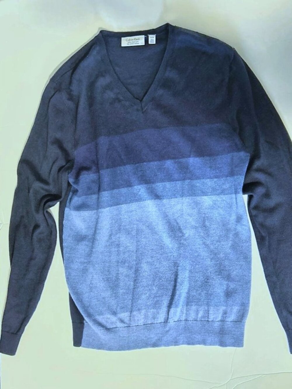Calvin Klein Men's M Blue Ombre V-Neck Italian Dyed Yarn Sweater